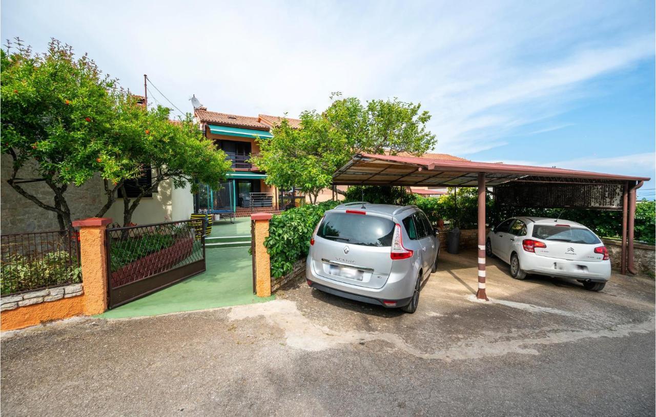 1 Bedroom Amazing Apartment In Peruški Exterior foto