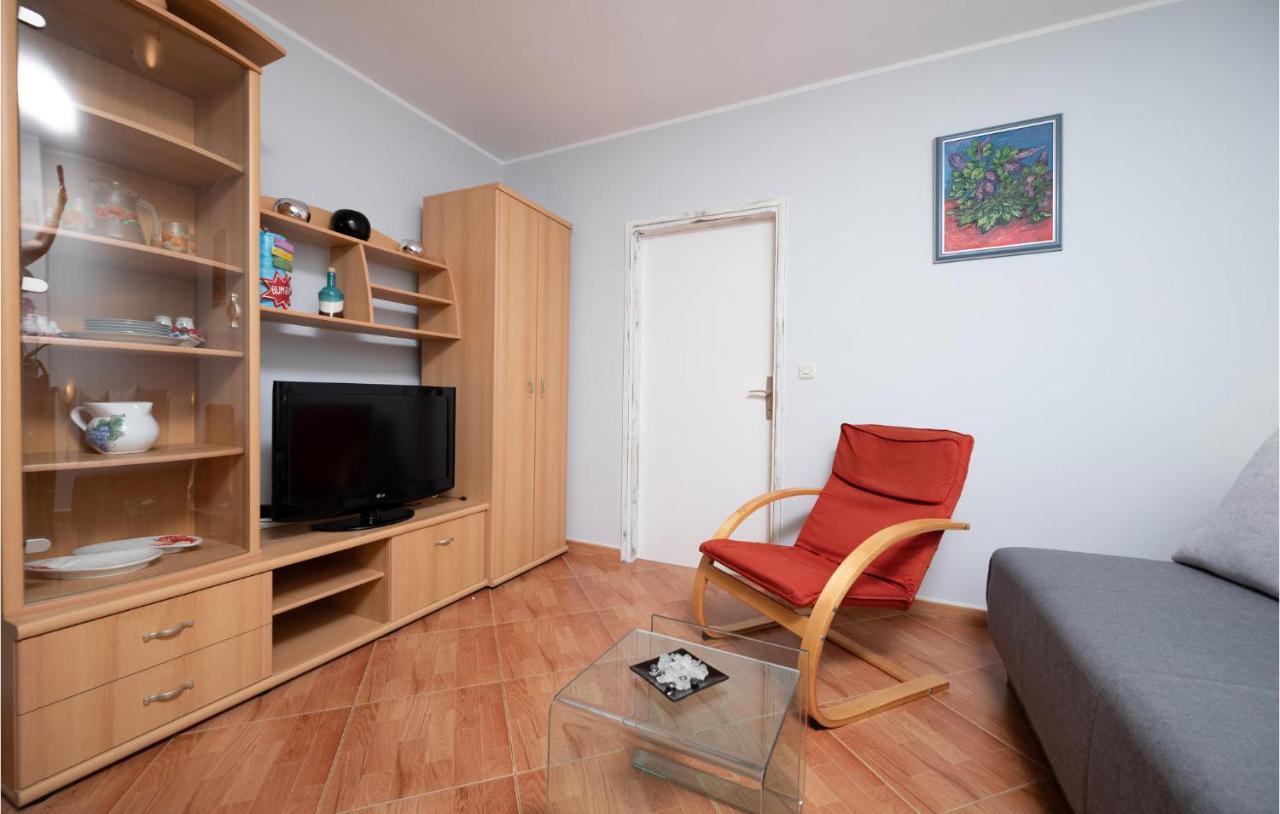 1 Bedroom Amazing Apartment In Peruški Exterior foto