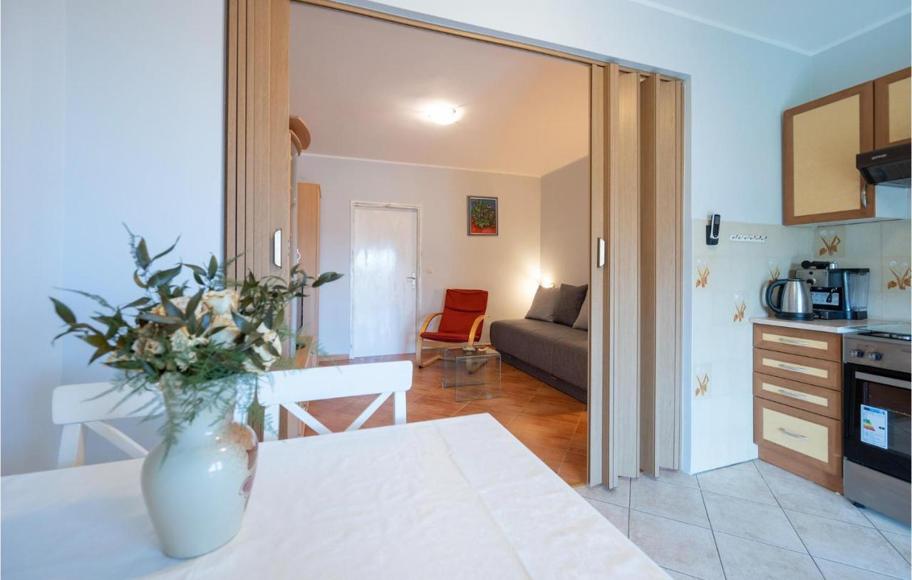 1 Bedroom Amazing Apartment In Peruški Exterior foto