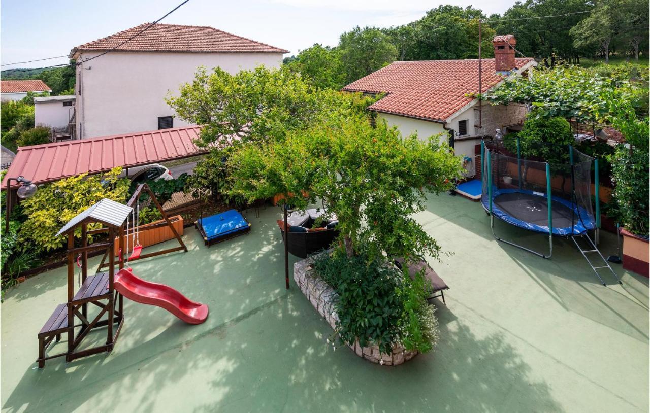 1 Bedroom Amazing Apartment In Peruški Exterior foto